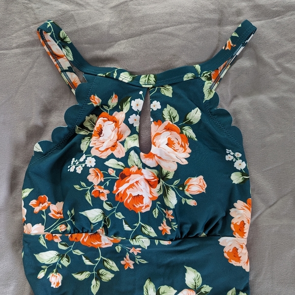 Floral swim suit - Picture 5 of 5
